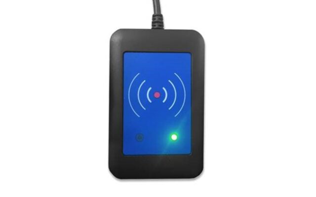 RF-220 – RFID RF-220 阅读器（用于连接 DockController）